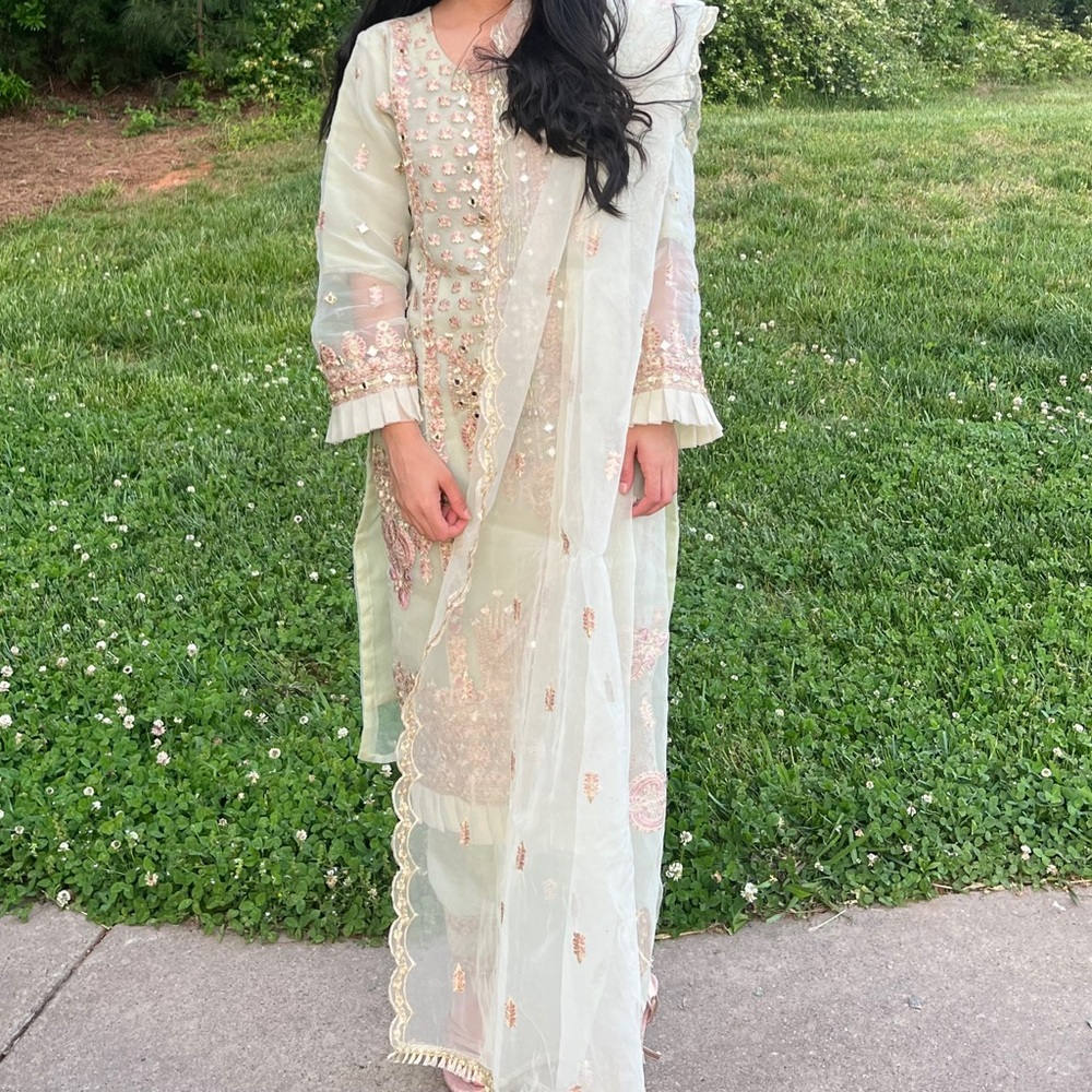 Women | Pakistan Traditional Green and Gold 3 pcs Outfit